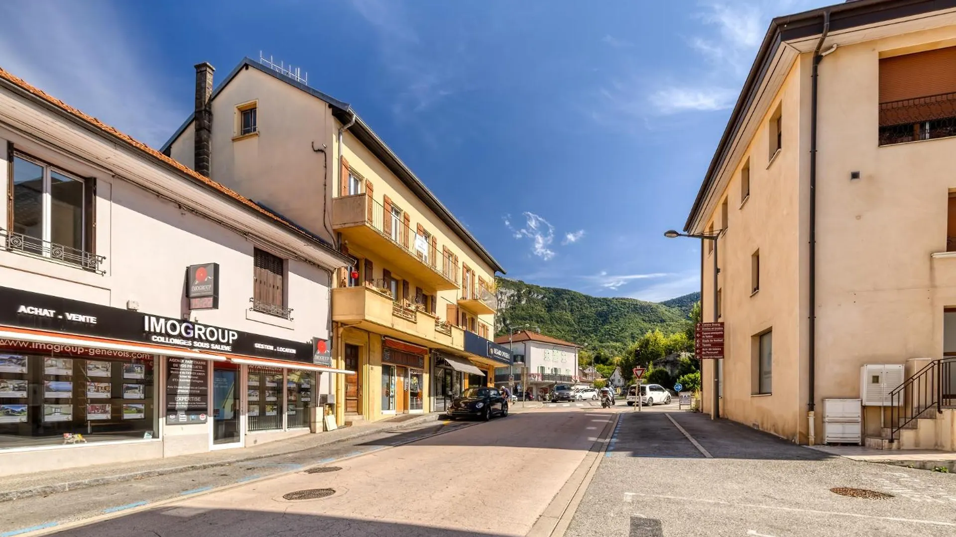 La Lunaria - Chambre En Colocation Collonges-sous-Saleve Bed & Breakfast